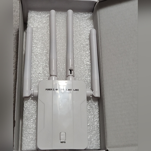 Source Unknown Dual-Band Wireless Repeater - White - Picture 2 of 3